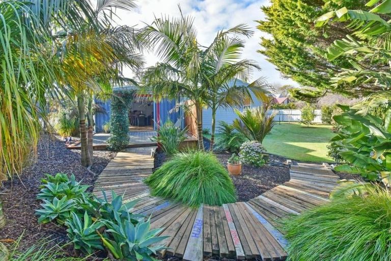 Photo of property in 108 Torkar Road, Clarks Beach, 2122