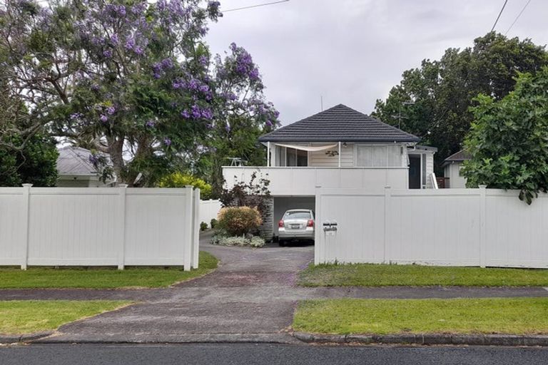 Photo of property in 31 Covil Avenue, Te Atatu South, Auckland, 0610