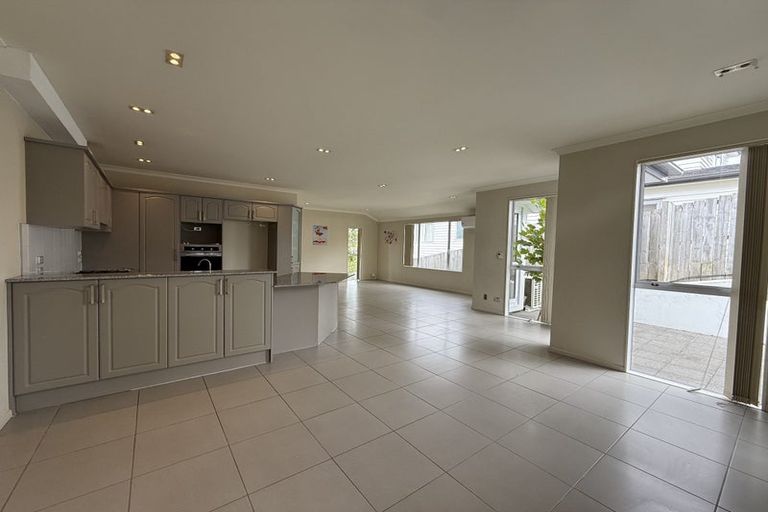 Photo of property in 18 Harrowglen Drive, Northcross, Auckland, 0632