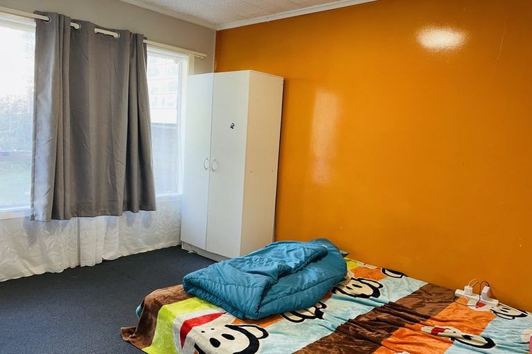 Photo of property in 302 Swanson Road, Henderson, Auckland, 0610