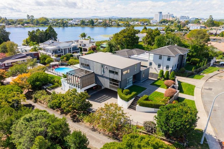 Photo of property in 142 Lake Crescent, Hamilton Lake, Hamilton, 3204