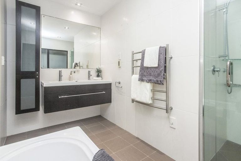 Photo of property in 92b Sandspit Road, Shelly Park, Auckland, 2014