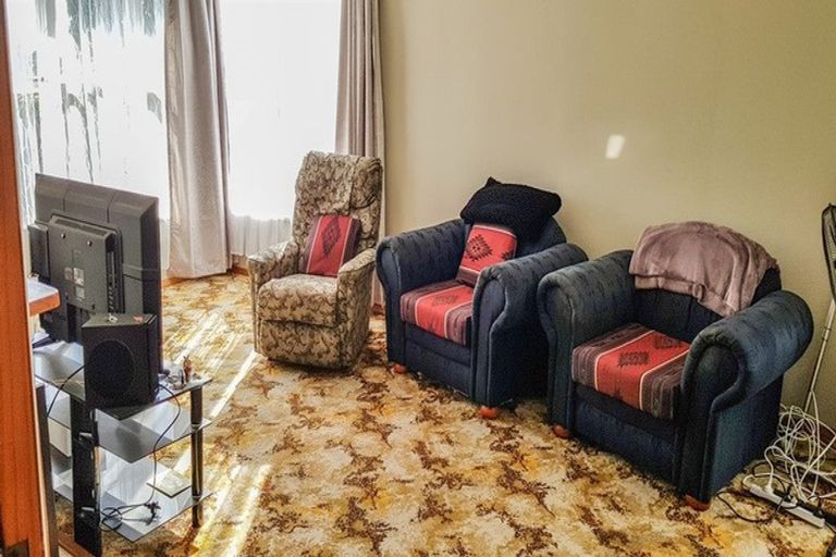 Photo of property in 72 Cook Street, Marfell, New Plymouth, 4310