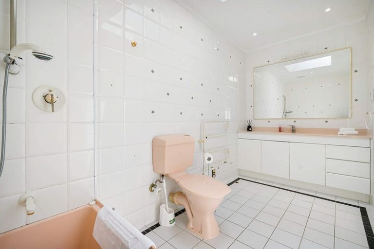 Photo of property in 140 Fisher Parade, Farm Cove, Auckland, 2012