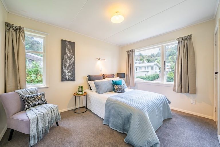 Photo of property in 10 James Grove, Stokes Valley, Lower Hutt, 5019