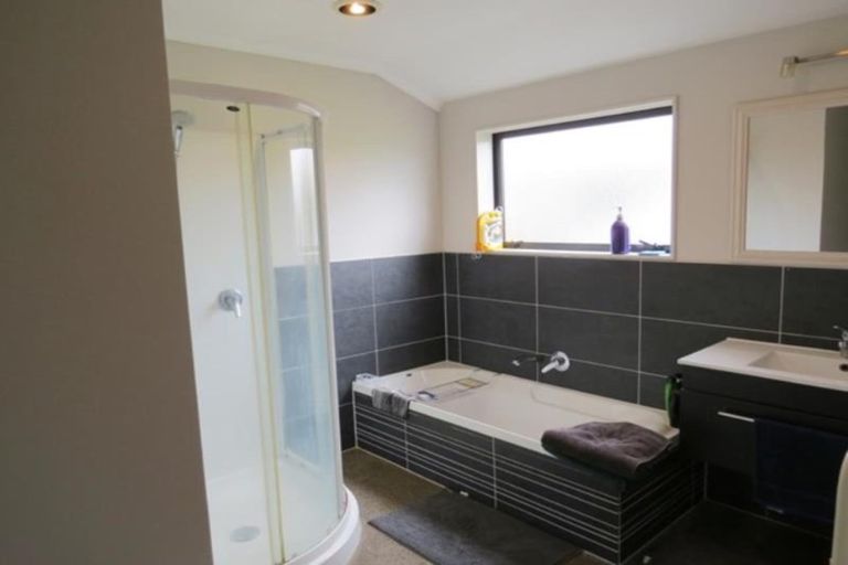 Photo of property in 3 Dunbar Place, Highlands Park, New Plymouth, 4312