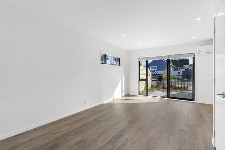 Photo of property in 2d Stokes Avenue, Te Atatu Peninsula, Auckland, 0610