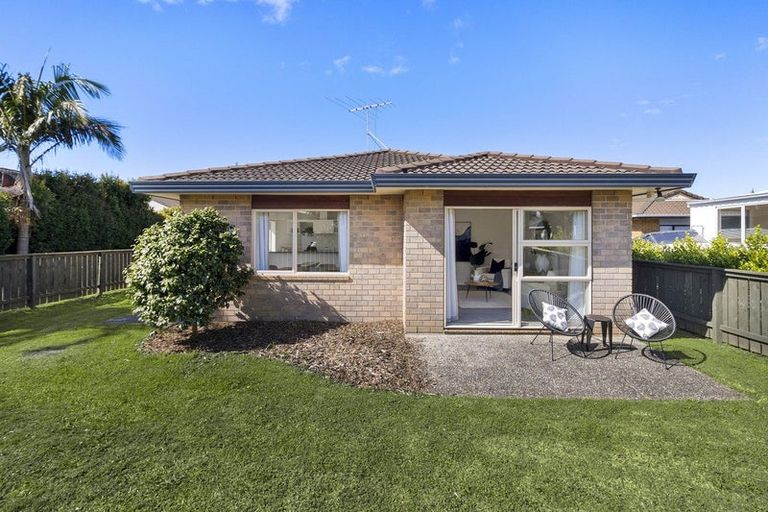 Photo of property in 1/11 Milton Road, Orewa, 0931