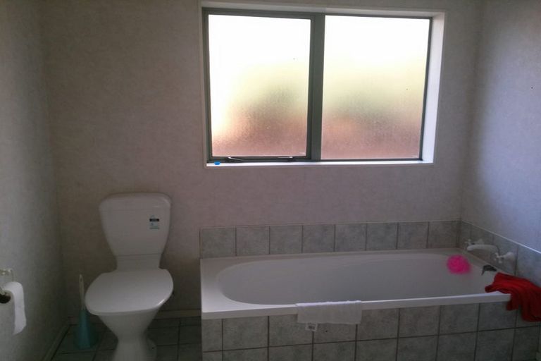 Photo of property in 1/28 Bernie Edwards Place, Botany Downs, Auckland, 2010