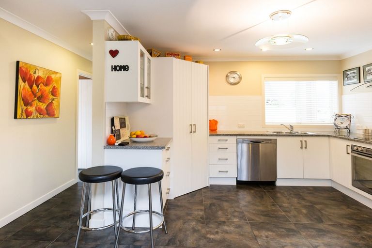 Photo of property in 3 Alma Place, Milson, Palmerston North, 4414