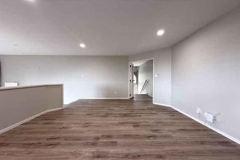 Photo of property in 11 Van Dyke Place, West Harbour, Auckland, 0618
