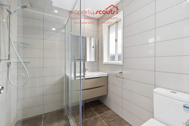 Photo of property in 4 Bluestone Rise, Rosedale, Auckland, 0632