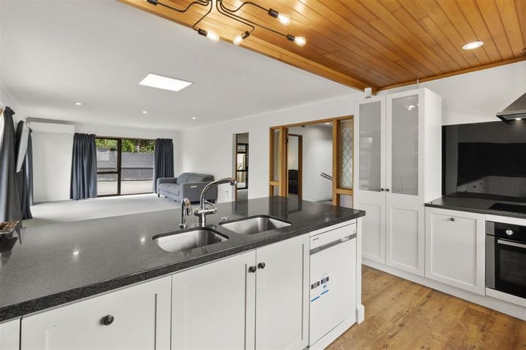 Photo of property in 1/9 Gloria Avenue, Te Atatu Peninsula, Auckland, 0610