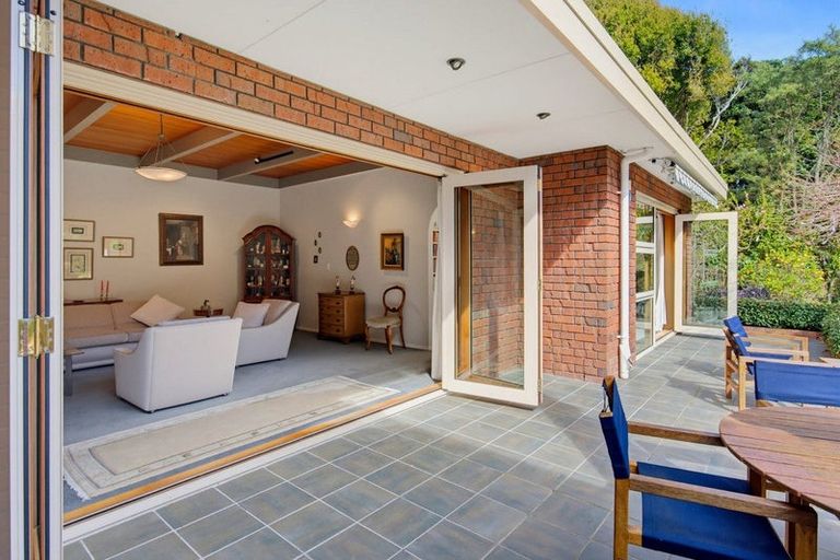 Photo of property in 10 Karaka Grove, Waikanae, 5036