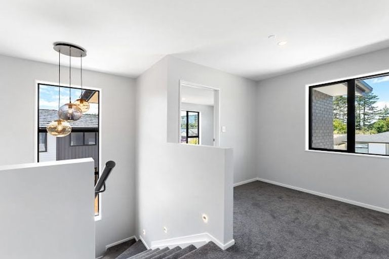 Photo of property in 17 Paihere Street, Huapai, Kumeu, 0810