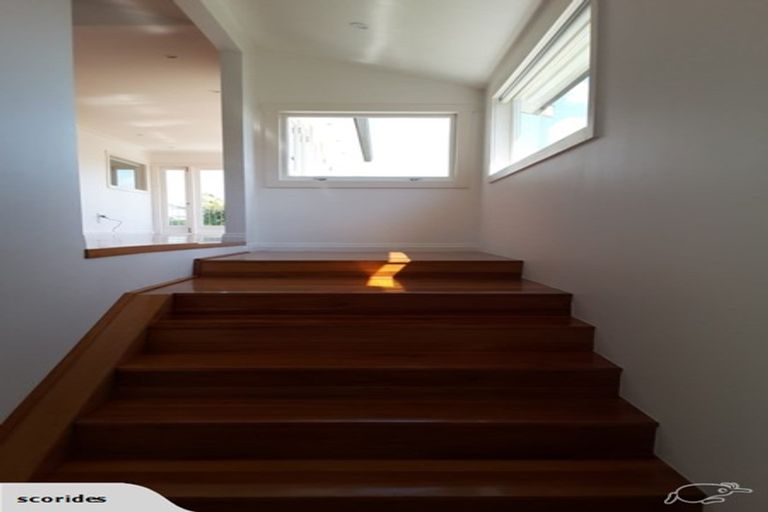 Photo of property in 2/128 Aberdeen Road, Campbells Bay, Auckland, 0620