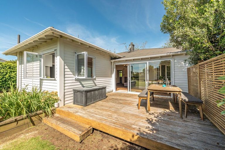 Photo of property in 2 Godwin Crescent, College Estate, Whanganui, 4500