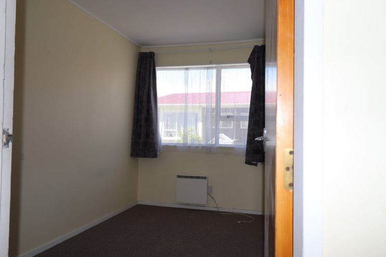 Photo of property in 2/171 Queens Drive, Lyall Bay, Wellington, 6022