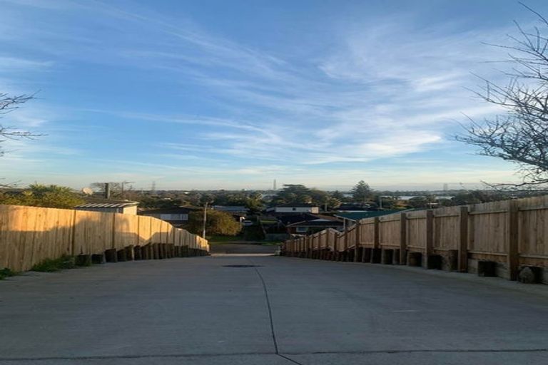 Photo of property in 98 Cardiff Road, Pakuranga, Auckland, 2010