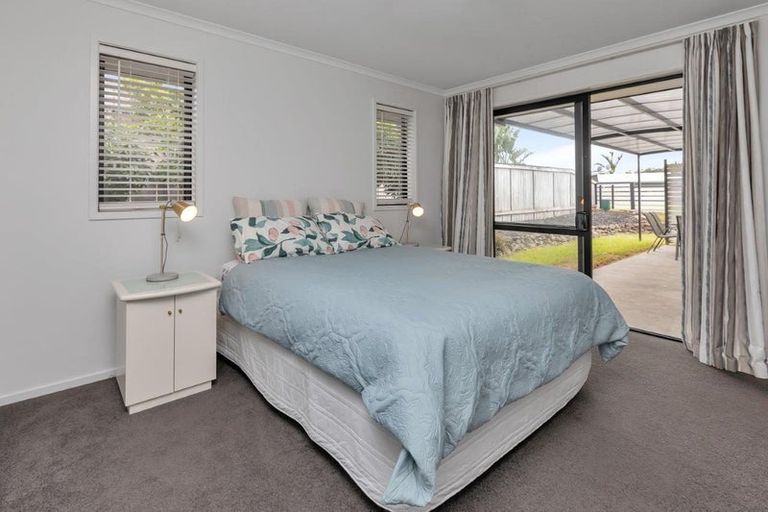 Photo of property in 18 Ocean View Rise, Ruakaka, 0116