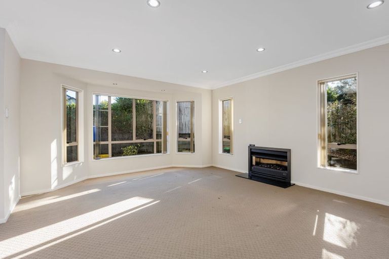 Photo of property in 11 Tekapo Rise, Fairview Heights, Auckland, 0632