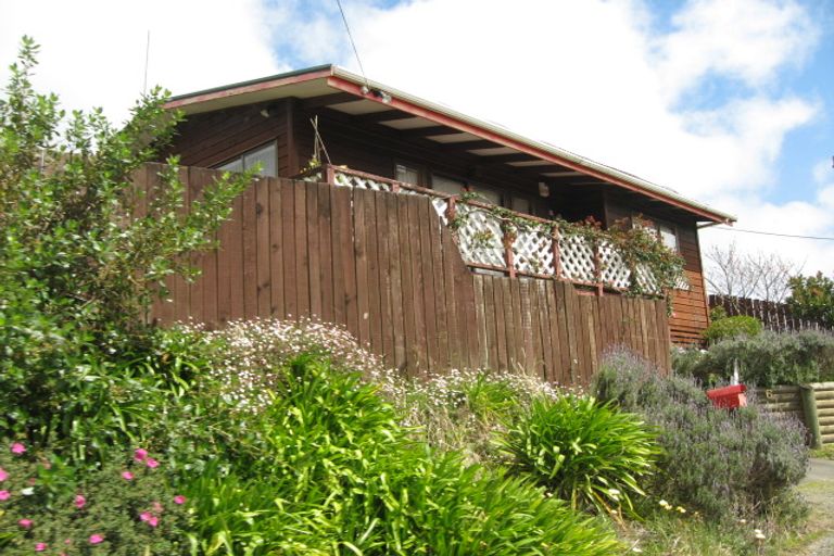 Photo of property in 6 Unity Road, Waitakere, Henderson, 0781