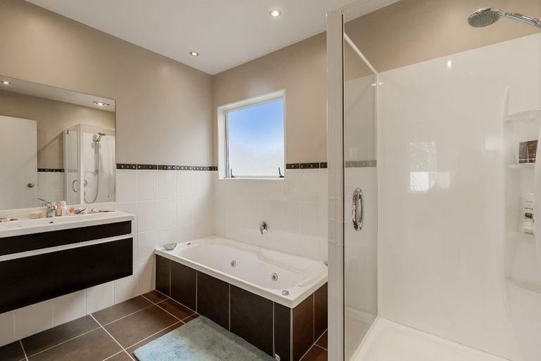 Photo of property in 5 Bushlands Park Drive, Albany, Auckland, 0632
