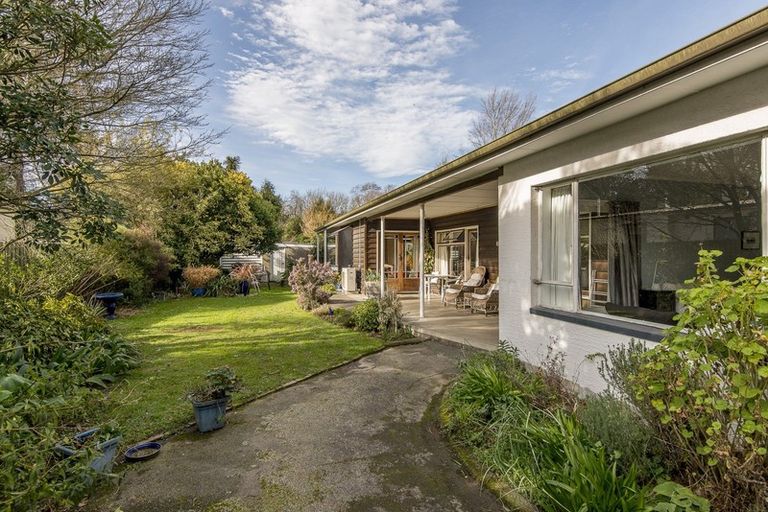Photo of property in 15 Milnebank Street, Upper Riccarton, Christchurch, 8041