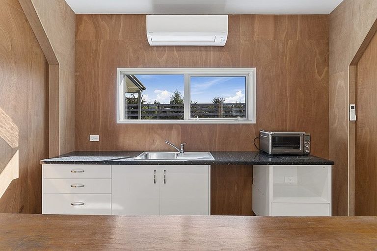 Photo of property in 24 Sarona Park Drive, Omanawa, 3171