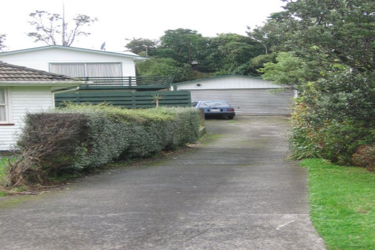 Photo of property in 52 Batchelor Street, Newlands, Wellington, 6037