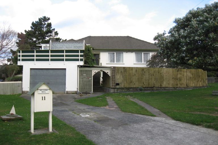 Photo of property in 11 Davis Grove, Wainuiomata, Lower Hutt, 5014