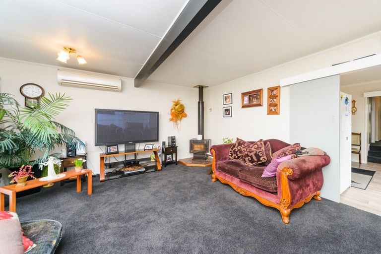 Photo of property in 22 Catlins Crescent, Milson, Palmerston North, 4414