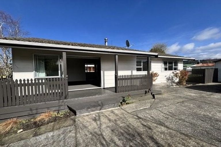 Photo of property in 91 Norana Road, Timberlea, Upper Hutt, 5018