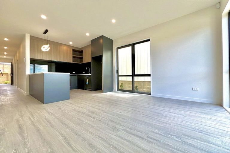 Photo of property in 24 Neretva Avenue, Massey, Auckland, 0614