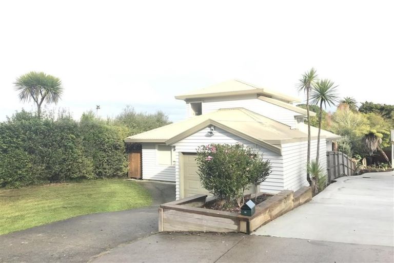 Photo of property in 15a Gill Crescent, Blockhouse Bay, Auckland, 0600