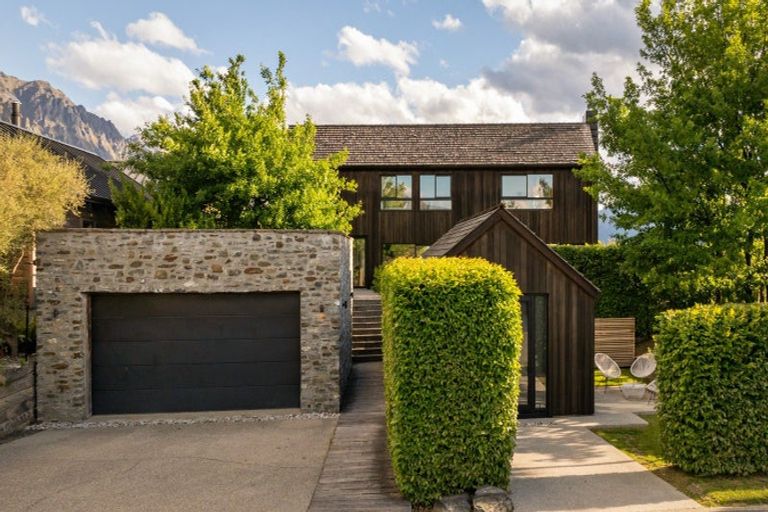 Photo of property in 12 Arran Lane, Jacks Point, Queenstown, 9371