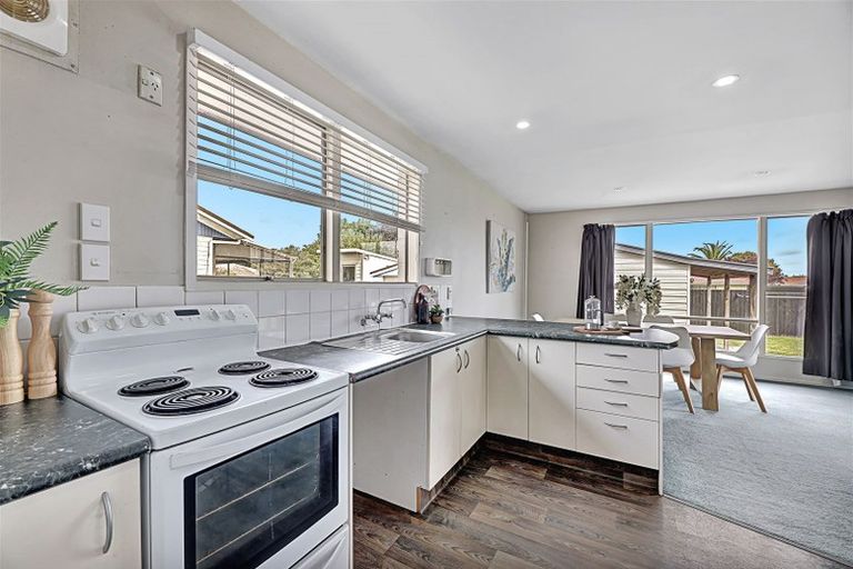 Photo of property in 24 Inwoods Road, Parklands, Christchurch, 8083