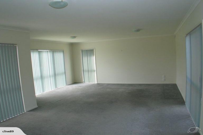 Photo of property in 14 Bibury Avenue, Henderson, Auckland, 0612