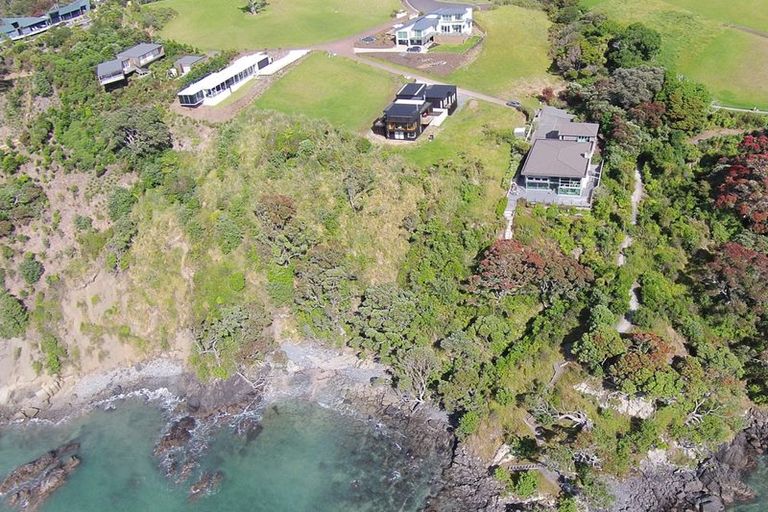 Photo of property in 104-106 Lax Crescent, Leigh, 0985