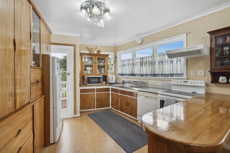 Photo of property in 12 Lane Crescent, Tawa, Wellington, 5028