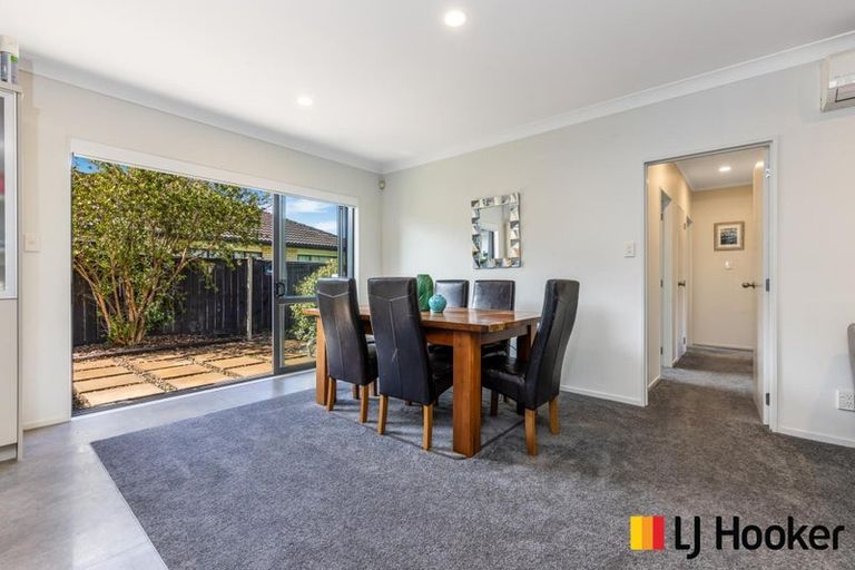 Photo of property in 27 Girvan Terrace, Wattle Downs, Auckland, 2103