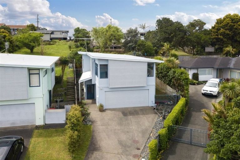 Photo of property in 1/9 Ellenbury Place, Stanmore Bay, Whangaparaoa, 0932