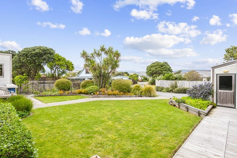 Photo of property in 5 Nuhaka Place, Paraparaumu Beach, Paraparaumu, 5032