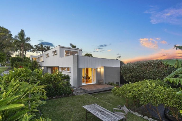 Photo of property in 41 Old Lake Road, Narrow Neck, Auckland, 0624