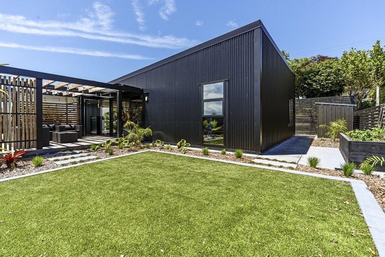 Photo of property in 16 Dartmoor Avenue, Westown, New Plymouth, 4310