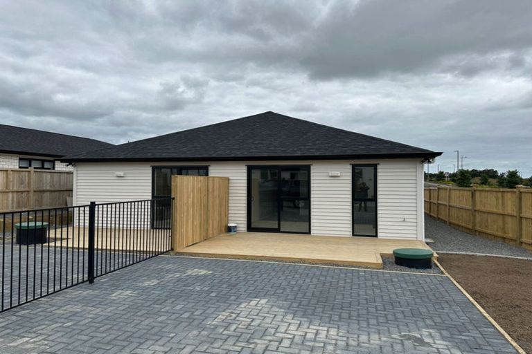 Photo of property in 6 Rorotu Avenue, Karaka, Papakura, 2113