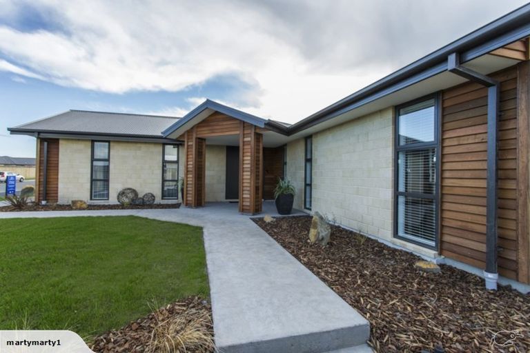 Photo of property in 2 Claremont Crescent, Amberley, 7410