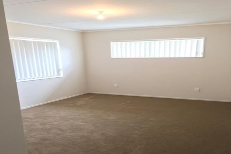 Photo of property in 17 Hindmarsh Street, Henderson, Auckland, 0612