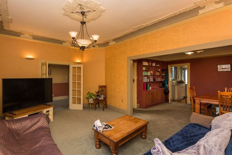 Photo of property in 17 Saint Andrews Square, Strowan, Christchurch, 8052