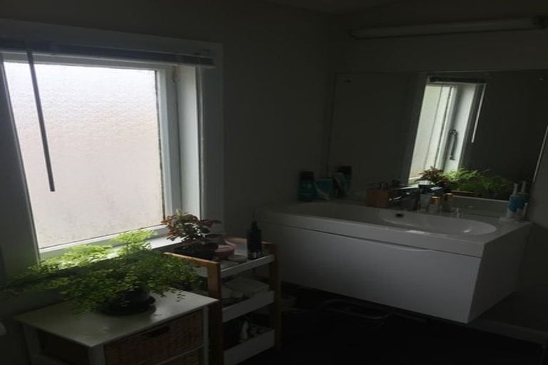 Photo of property in 17 Portland Crescent, Thorndon, Wellington, 6011